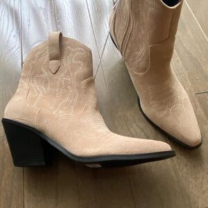 Western cowboy boots.. NWOT